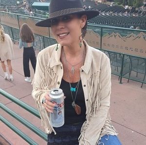 Meet your Posher, Marian